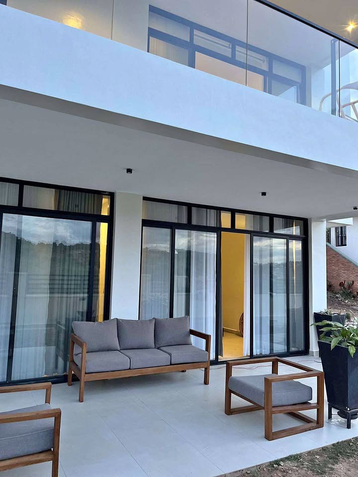 5BR Mansion With Panoramic Views for Sale